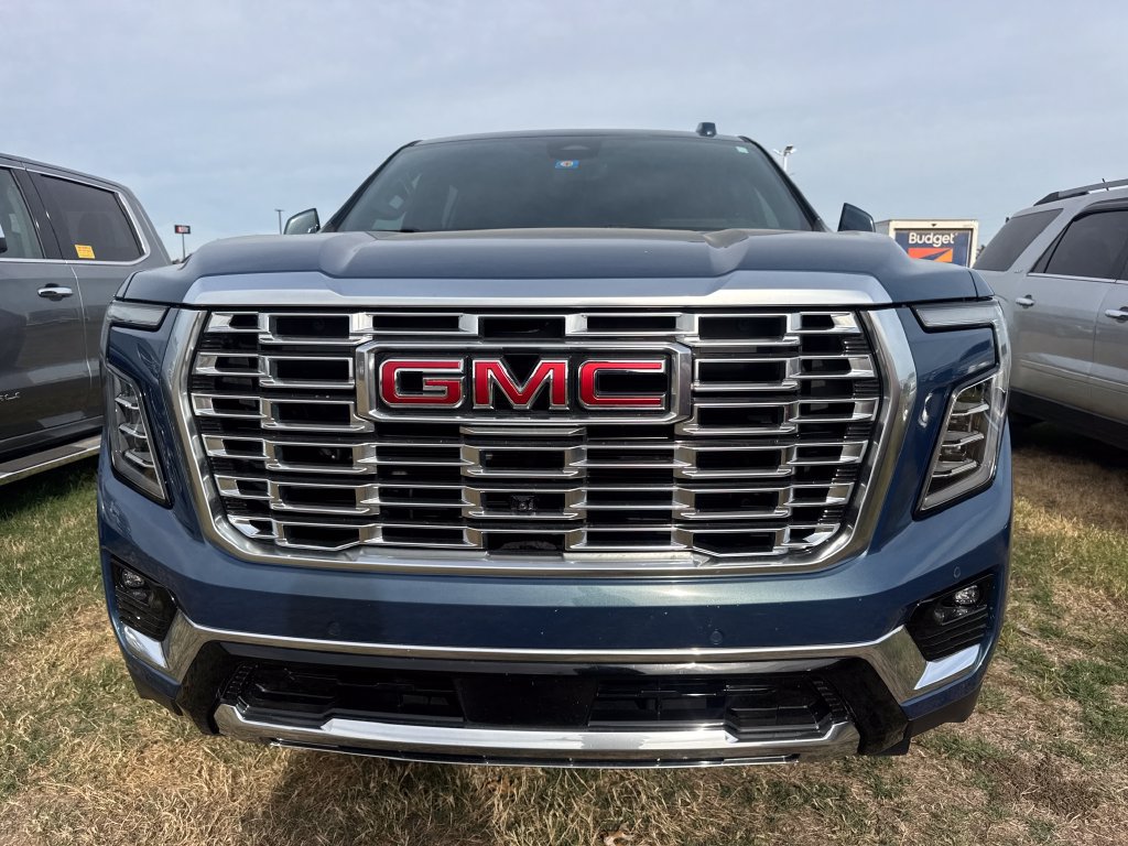 Used 2025 GMC Yukon Denali w/ Denali Reserve Package AWD/4WD image 2