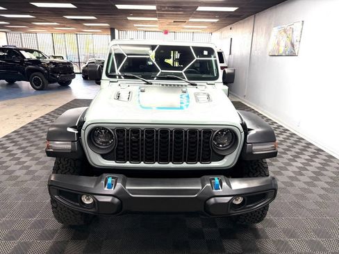 Used 2024 Jeep Wrangler Unlimited Rubicon 4xe w/ Convenience Group AWD/4WD image 6