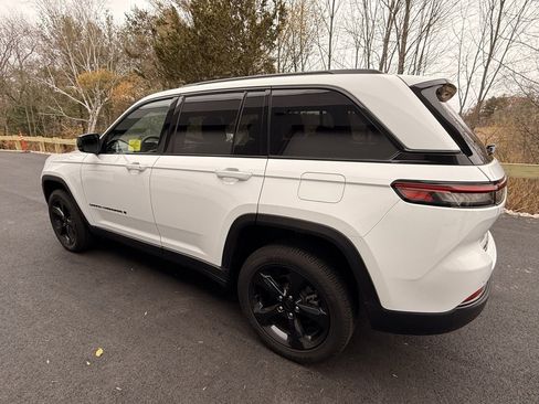 Certified 2025 Jeep Grand Cherokee Altitude image 5