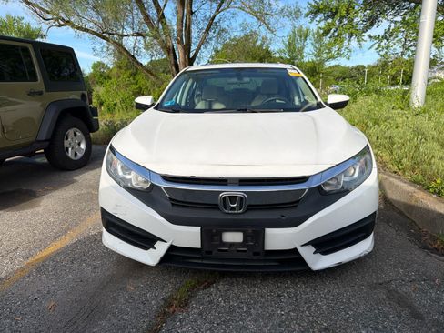 Used 2018 Honda Civic EX image 2