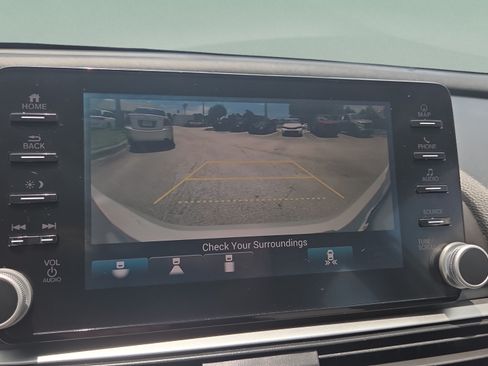 Used 2018 Honda Accord Touring image 30