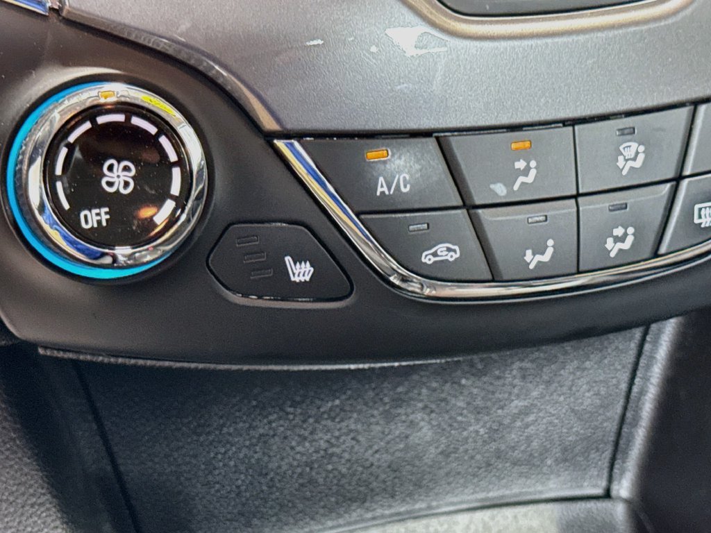 Used 2018 Chevrolet Cruze LT w/ Convenience Package FWD image 19