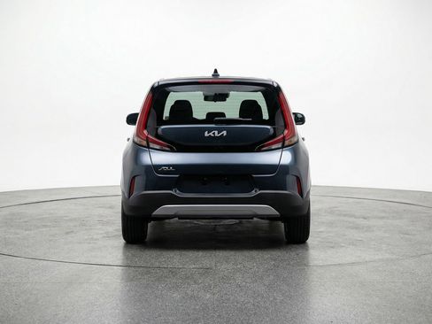 Used 2025 Kia Soul LX w/ LX Technology Package FWD image 7