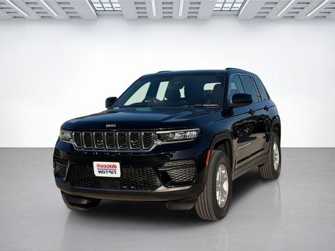 New 2026 Jeep Grand Cherokee Laredo image 7