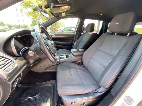 Used 2018 Jeep Grand Cherokee Laredo AWD/4WD image 21