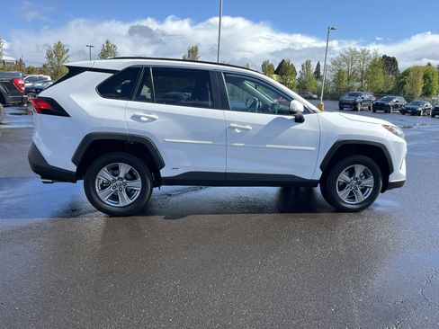 Used 2024 Toyota RAV4 LE image 6