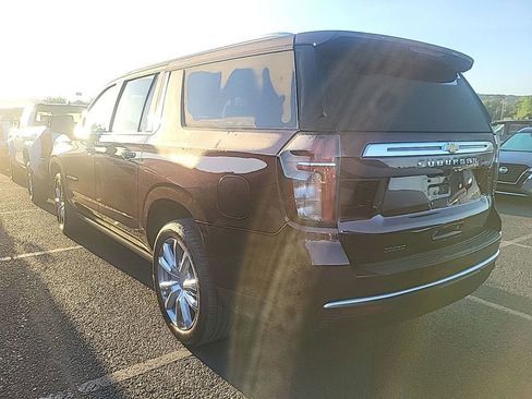 Used 2022 Chevrolet Suburban High Country AWD/4WD image 3