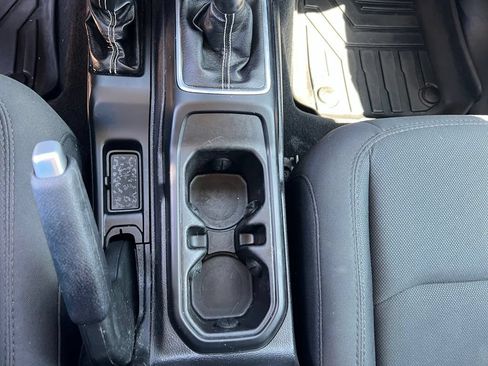 Used 2019 Jeep Wrangler Unlimited Sahara AWD/4WD image 28