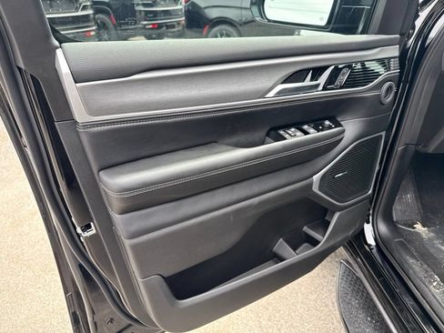 New 2026 Jeep Grand Wagoneer Limited AWD/4WD image 17