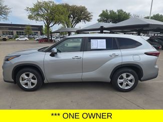 Used 2024 Toyota Highlander LE FWD video 2