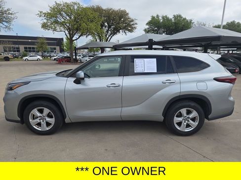 Used 2024 Toyota Highlander LE FWD image 2