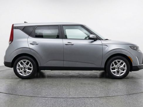 Used 2025 Kia Soul LX w/ LX Technology Package image 11