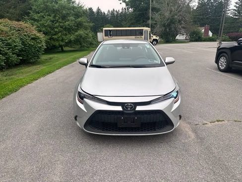 Used 2021 Toyota Corolla LE w/ LE Convenience Package FWD image 8