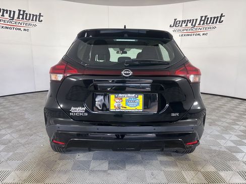Used 2022 Nissan Kicks SR image 6