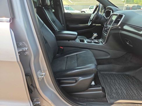 Used 2018 Jeep Grand Cherokee Altitude AWD/4WD image 22