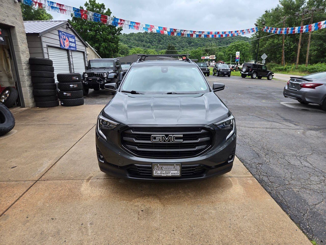 Used 2020 GMC Terrain SLT w/ Preferred Package AWD/4WD image 2