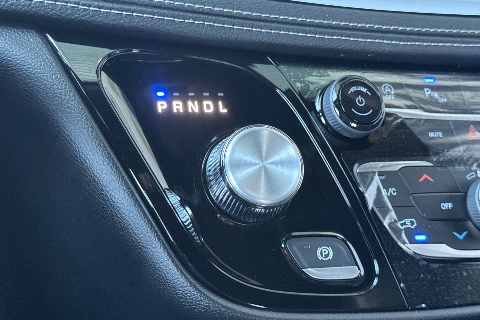 New 2027 Chrysler Pacifica Select FWD image 19