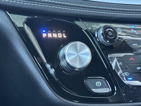 New 2027 Chrysler Pacifica Select FWD image 19
