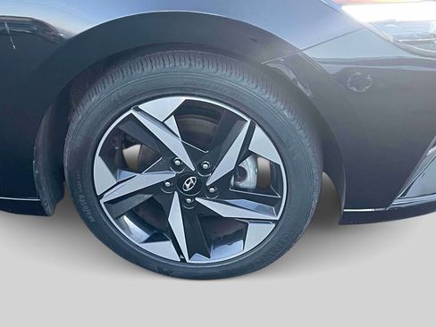 Used 2023 Hyundai Elantra SEL w/ Convenience Package image 9