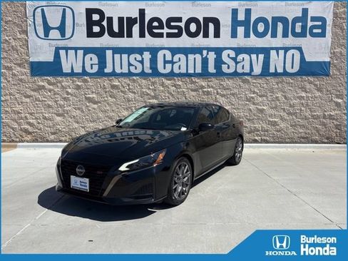 Used 2023 Nissan Altima 2.0 SR FWD image 1
