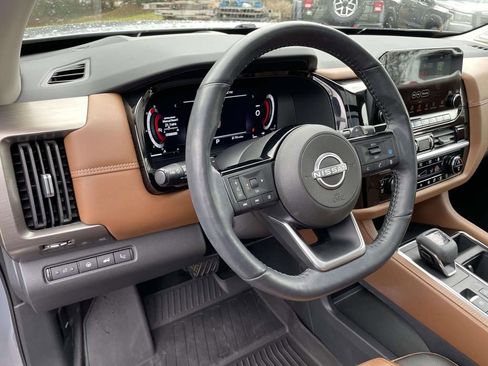 Used 2024 Nissan Pathfinder Platinum image 19