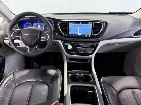 Used 2024 Chrysler Pacifica Limited image 21