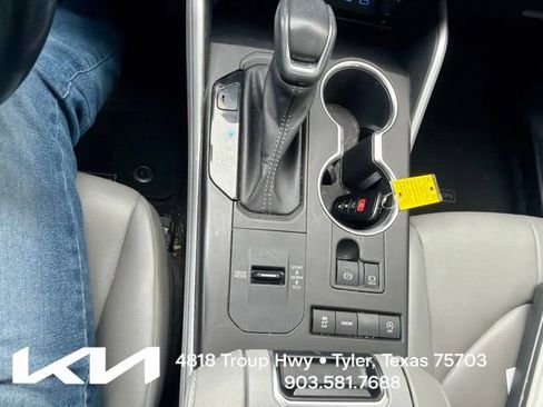 Used 2022 Toyota Highlander XLE FWD image 22