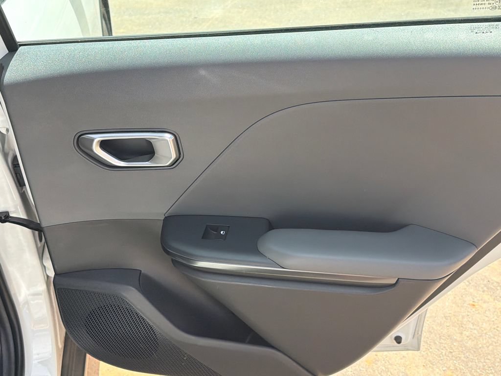Used 2025 Kia K4 FWD image 16