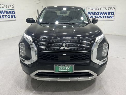 Used 2022 Mitsubishi Outlander SE FWD image 3