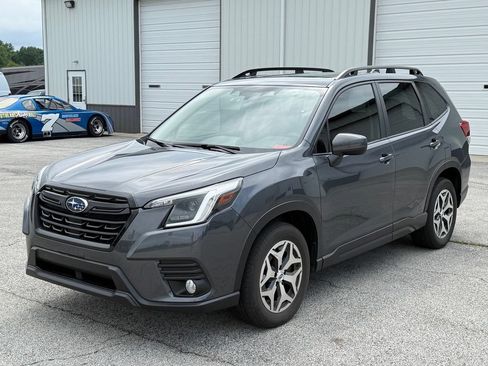 Used 2022 Subaru Forester Premium AWD/4WD image 3