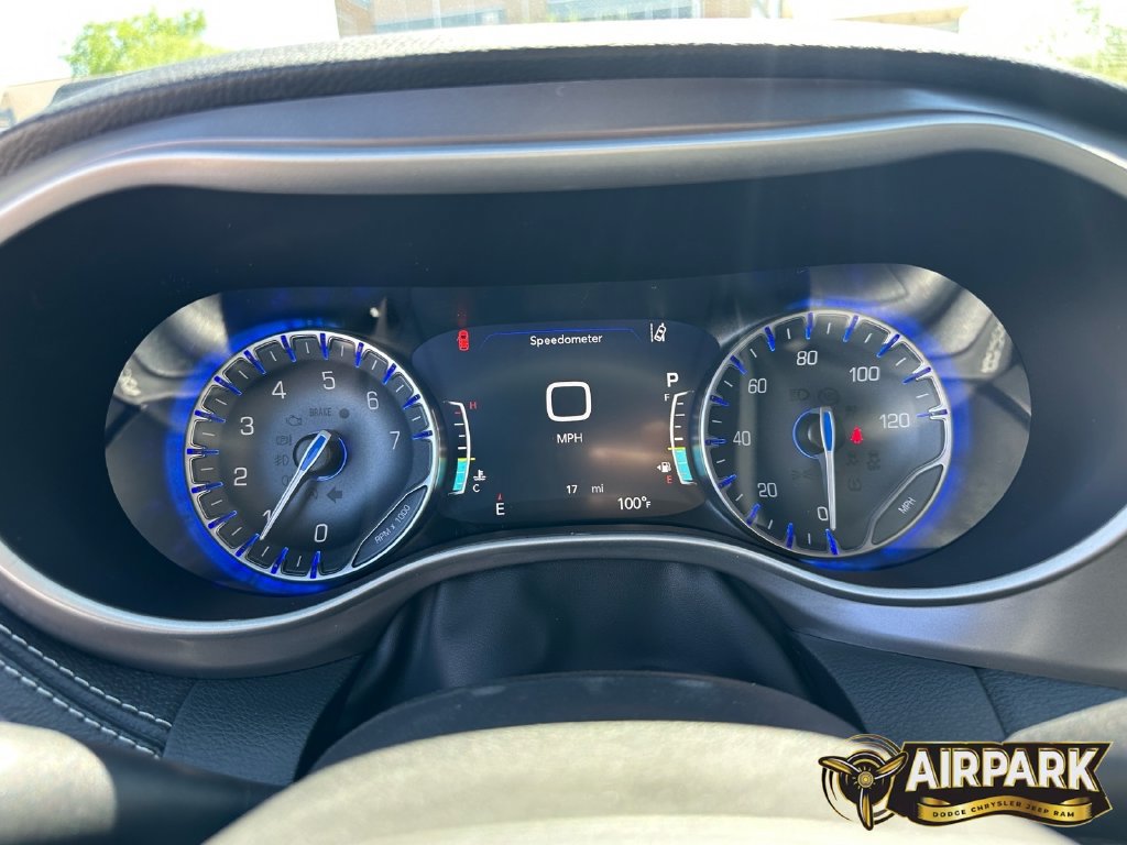 New 2025 Chrysler Pacifica Select FWD image 18