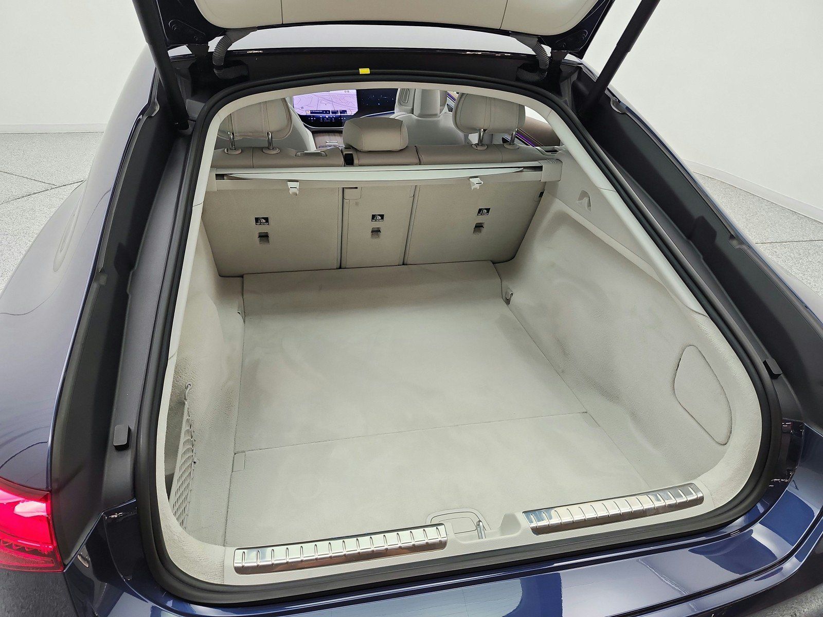 Used 2023 Mercedes-Benz EQS 580 4MATIC Sedan image 21