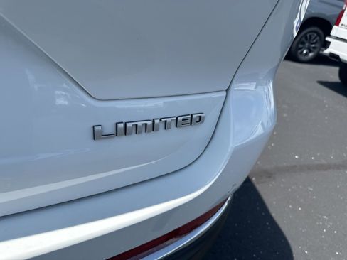 Used 2024 Jeep Grand Cherokee Limited image 20