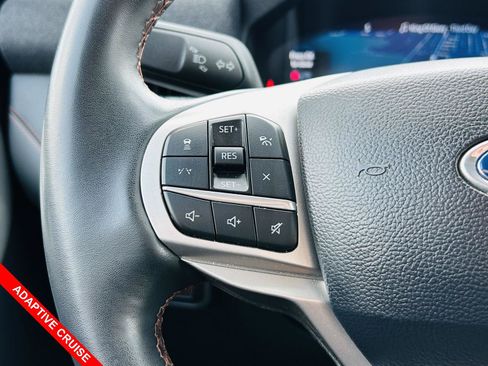 Used 2025 Ford Explorer Active AWD/4WD image 6