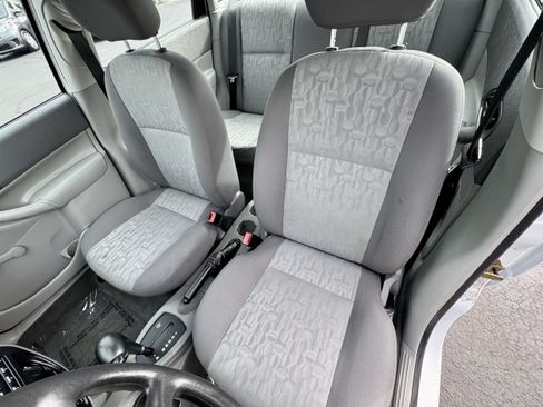 Used 2005 Ford Focus ZX4 Sedan FWD image 10