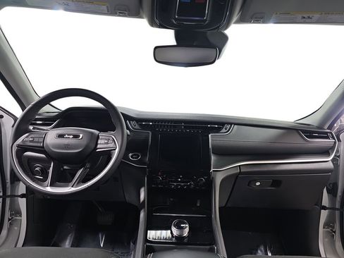 Used 2023 Jeep Grand Cherokee Laredo AWD/4WD image 9