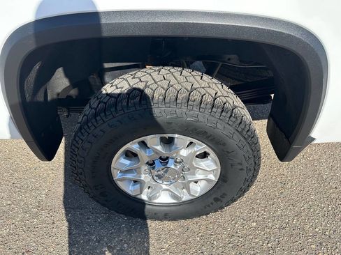 Used 2020 Chevrolet Silverado 2500 LT w/ Convenience Package AWD/4WD image 12