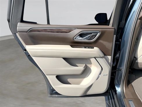 Used 2021 Chevrolet Tahoe LT w/ LT Signature Package image 28