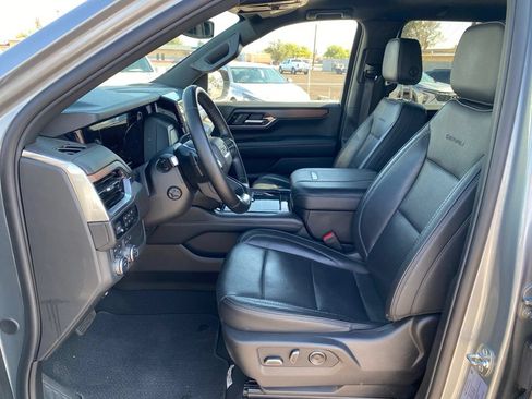 Used 2025 GMC Yukon XL Denali AWD/4WD image 11