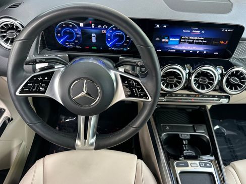 Used 2025 Mercedes-Benz EQB 250+ image 34