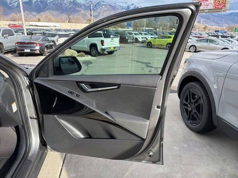 Certified 2024 Kia Niro EX Touring image 32