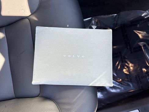 Used 2025 Volvo XC60 B5 Plus image 35