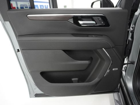 New 2026 Chevrolet Suburban Premier image 40