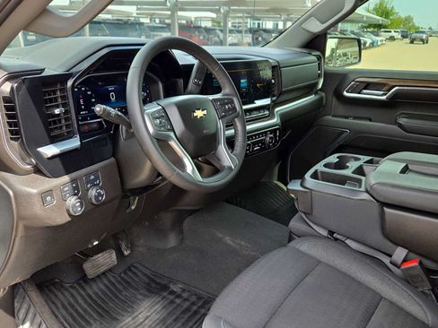 Used 2024 Chevrolet Silverado 1500 LT w/ Z71 Off-Road Package AWD/4WD image 10