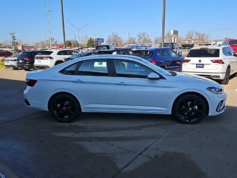 New 2026 Volkswagen Jetta SE FWD image 4