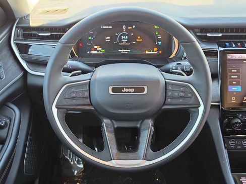 Used 2023 Jeep Grand Cherokee image 19