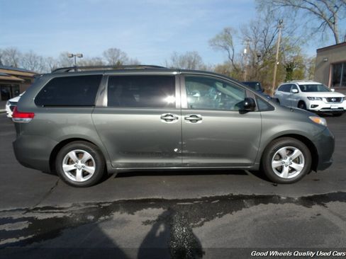 Used 2014 Toyota Sienna LE FWD image 4