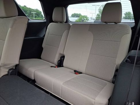 Used 2023 Chevrolet Traverse LS AWD/4WD image 21
