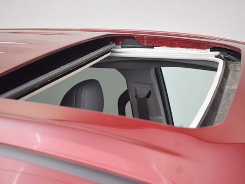 Used 2021 Toyota Sienna XLE image 16