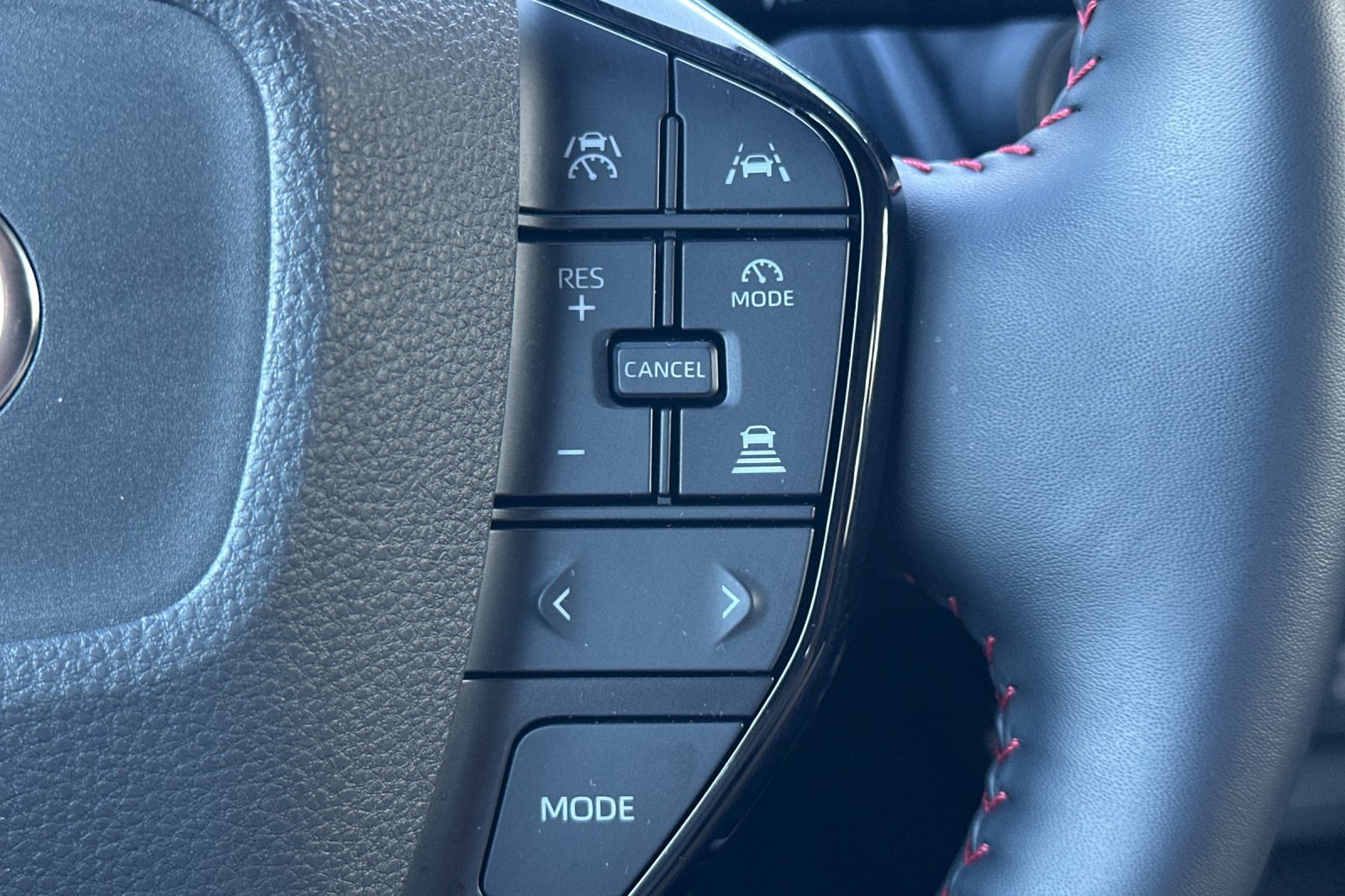 Certified 2026 Toyota Prius Plug-In Hybrid FWD image 39